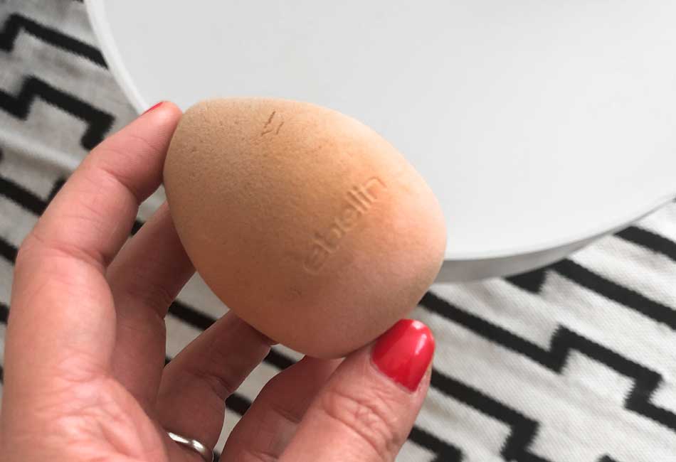 So sieht das ebelin Make-up-Ei nach der Verwendung aus
