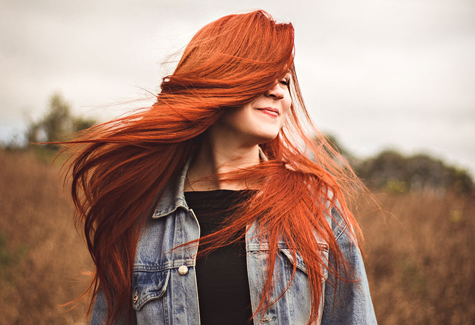 Frau mit roten Haaren