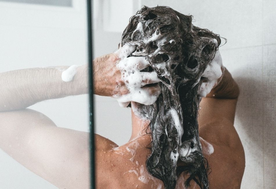 Shampoo gegen fettigen Ansatz und trockene Spitzen