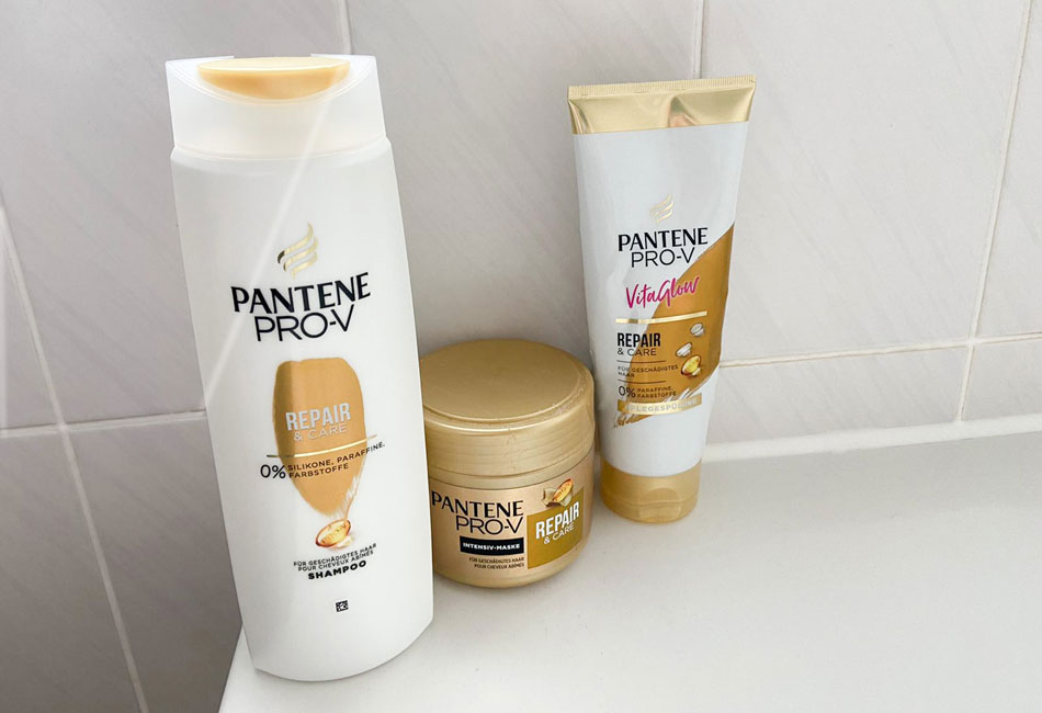 Pantene Pro-V Shampoo & Pflege im Badezimmer