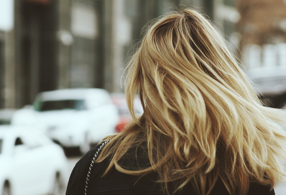 Frau mit blonden Haare